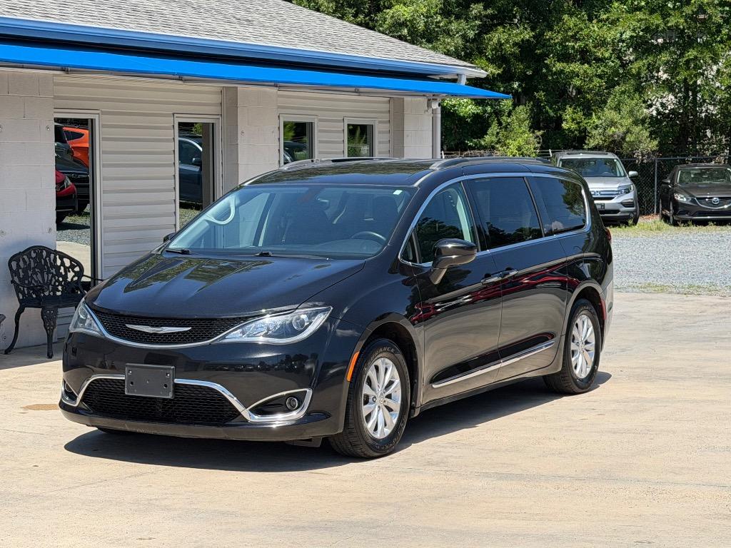 2017 Chrysler Pacifica - $12,700