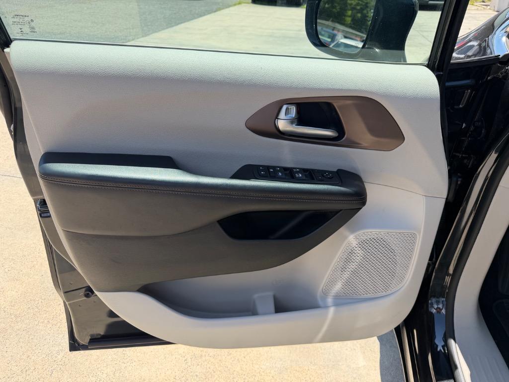 2017 Chrysler Pacifica - $12,700