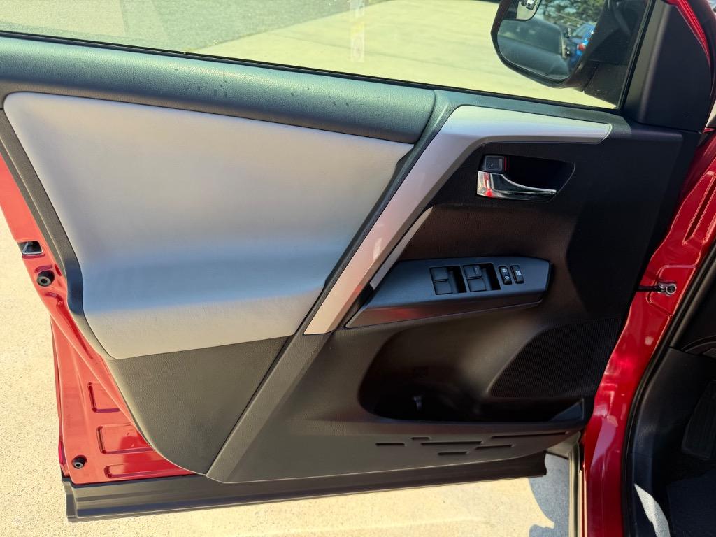 2017 Toyota RAV4 - $17,500