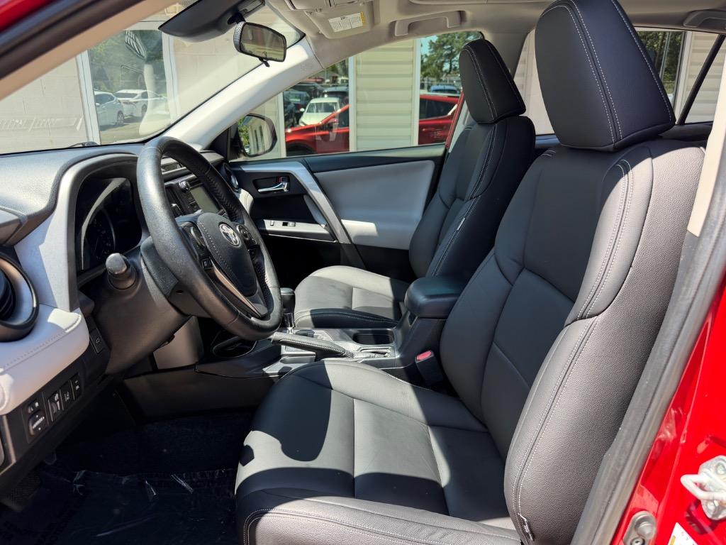 2017 Toyota RAV4 - $17,500