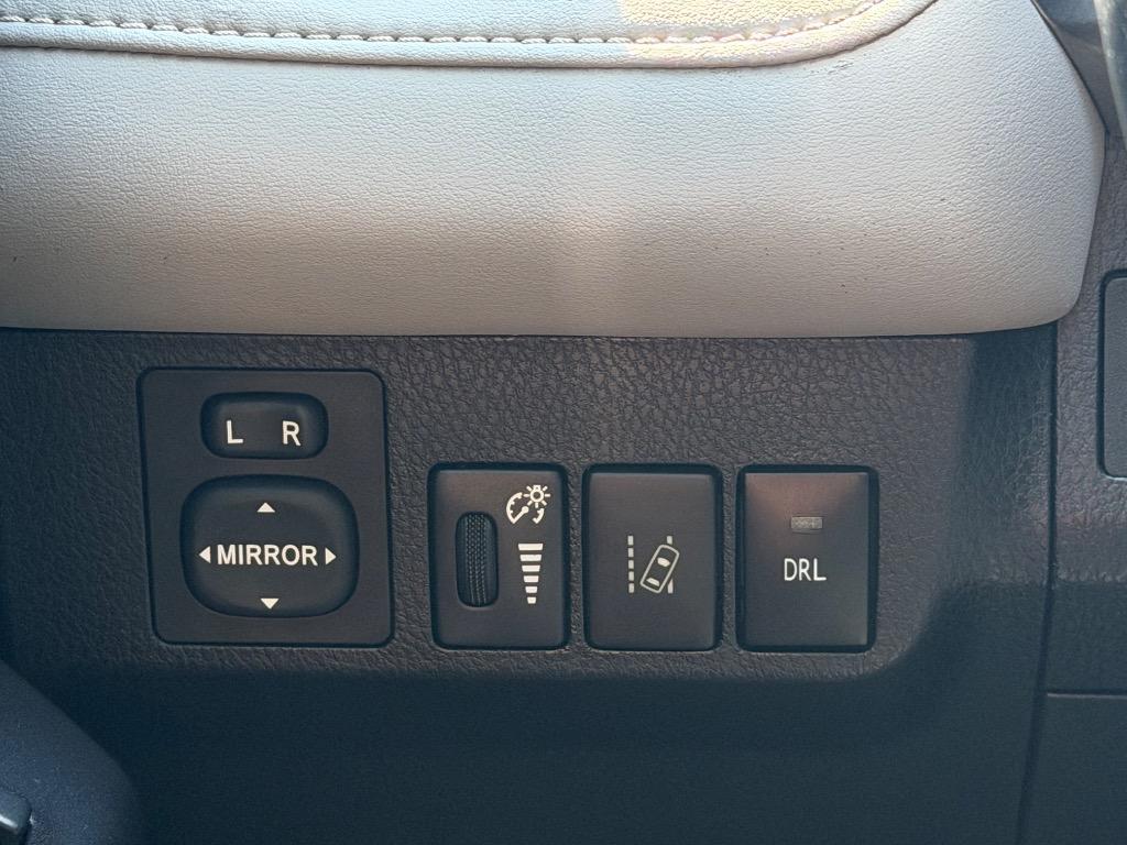 2017 Toyota RAV4 - $17,500