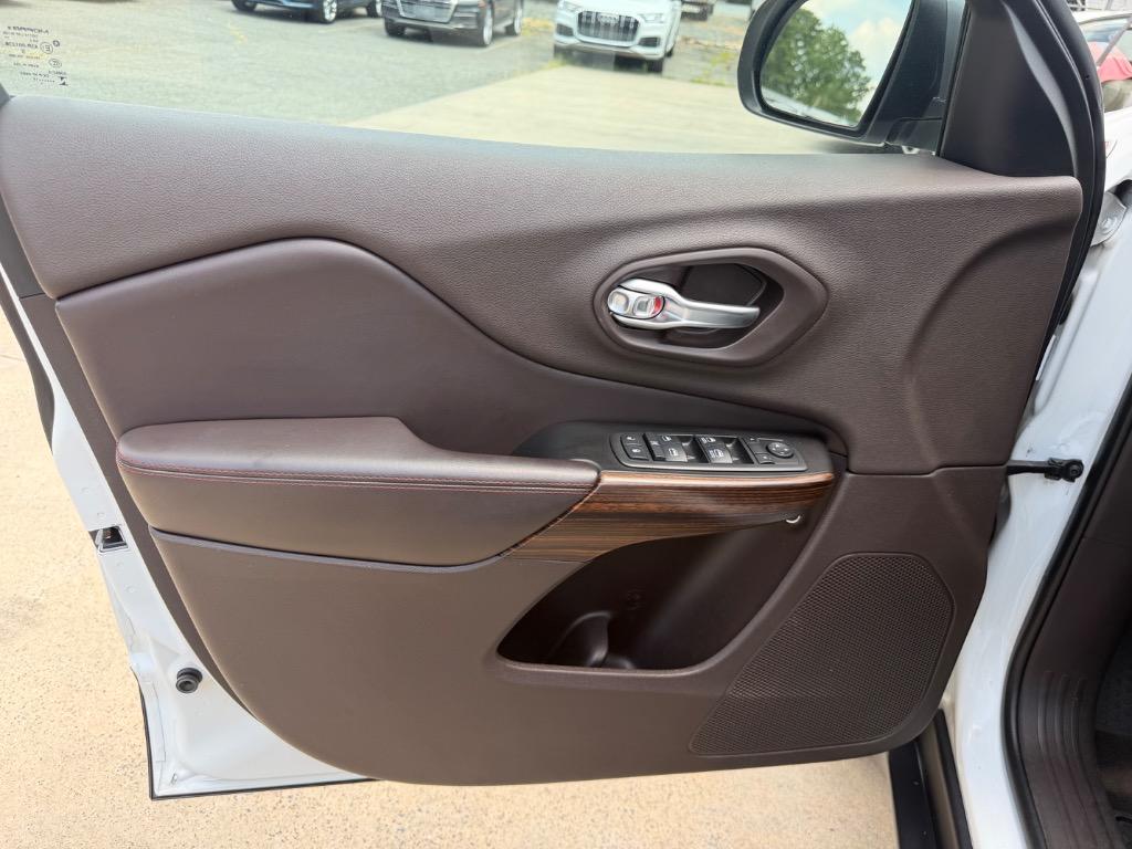 2014 Jeep Cherokee - $9,200