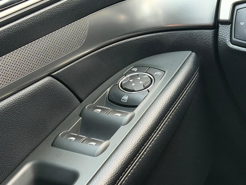 2018 Ford Explorer - $11,500