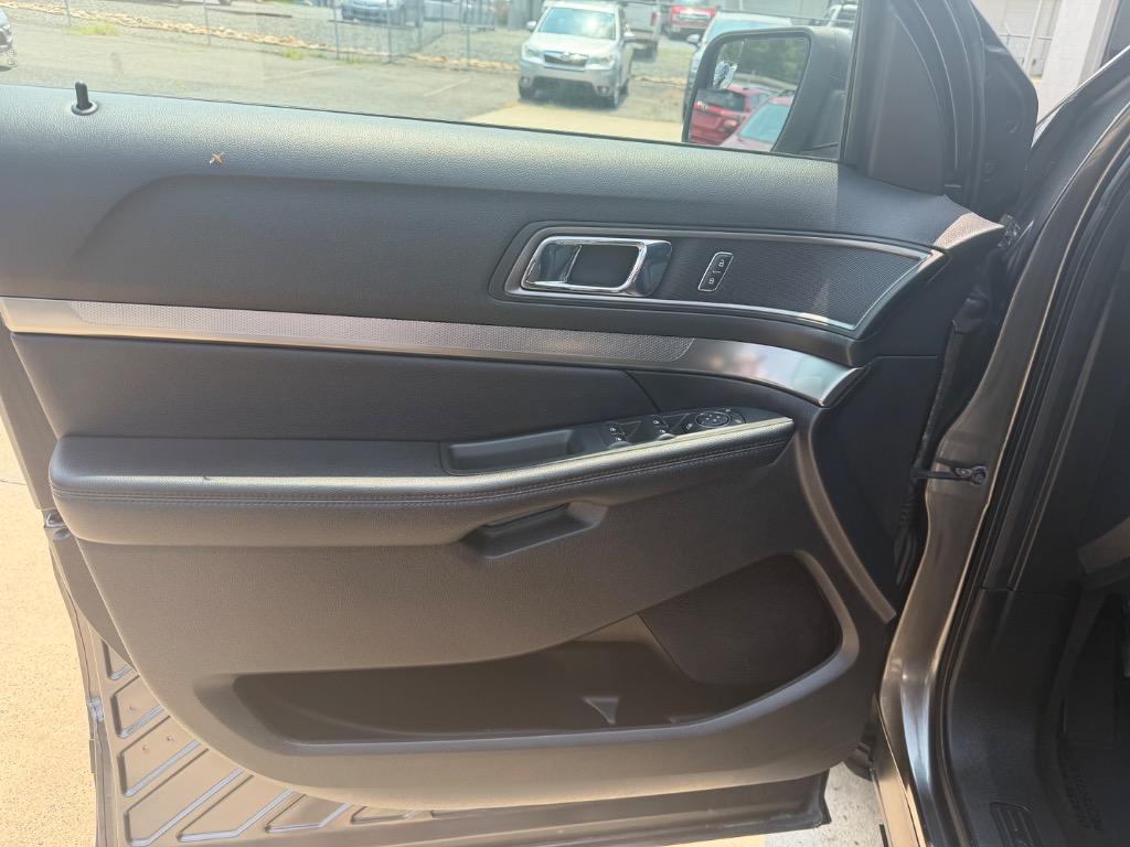 2018 Ford Explorer - $11,500