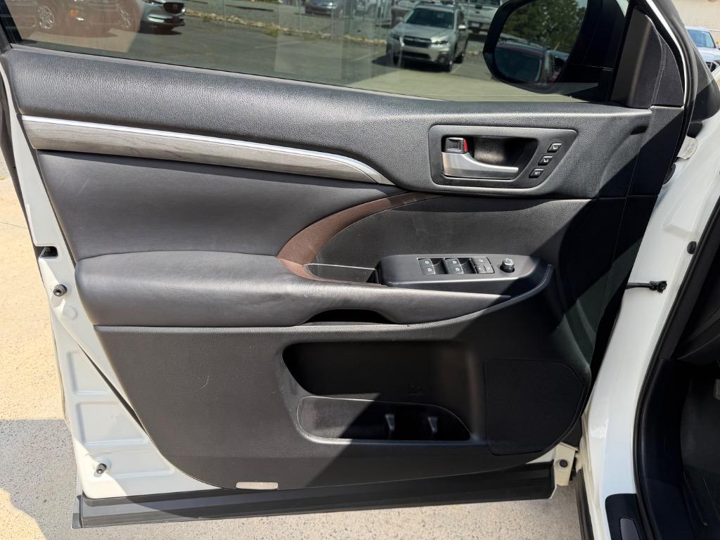 2017 Toyota Highlander - $22,500