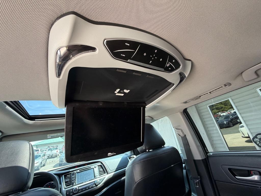 2017 Toyota Highlander - $22,500