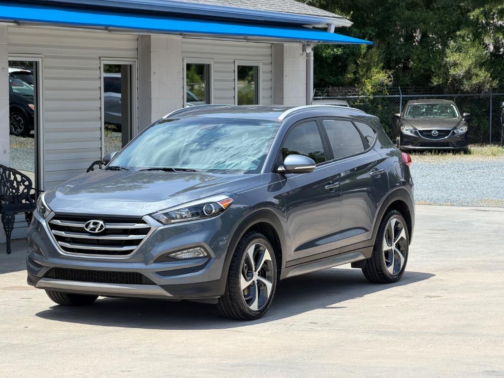 Gray (Coliseum Grey) 2017 Hyundai Tucson SUV / Crossover Front-Wheel Drive Automatic