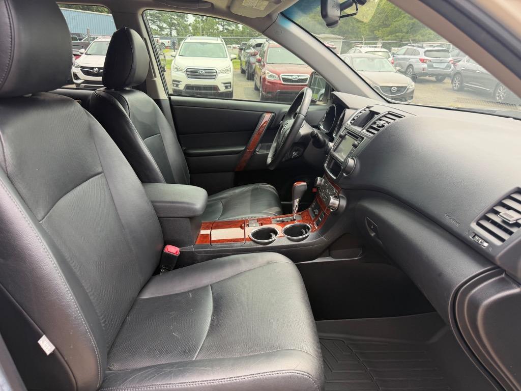 2013 Toyota Highlander - $10,500