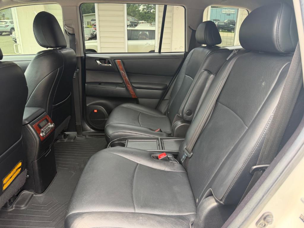2013 Toyota Highlander - $10,500