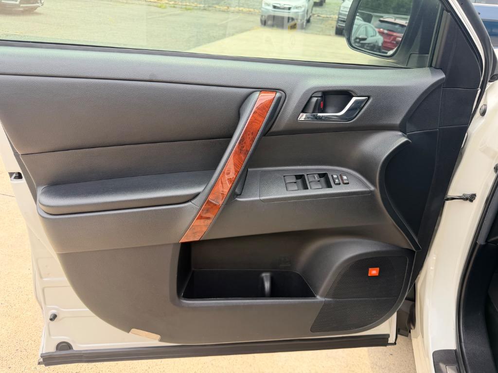 2013 Toyota Highlander - $10,500