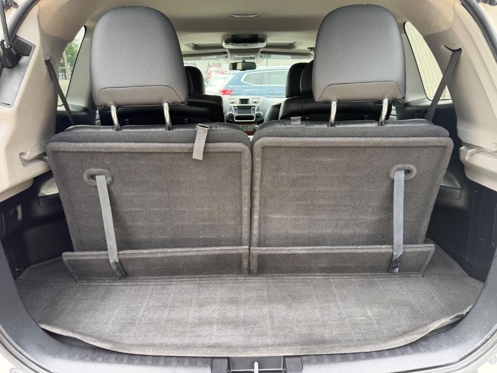 2013 Toyota Highlander - $10,500