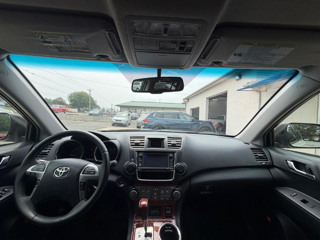 2013 Toyota Highlander - $10,500