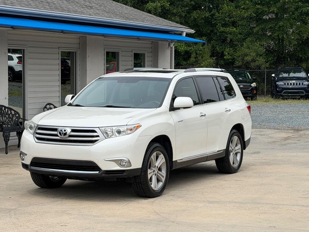 2013 Toyota Highlander - $10,500