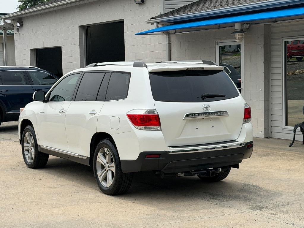 2013 Toyota Highlander - $10,500