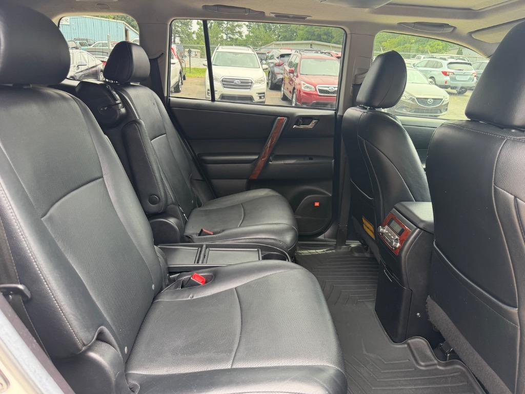 2013 Toyota Highlander - $10,500