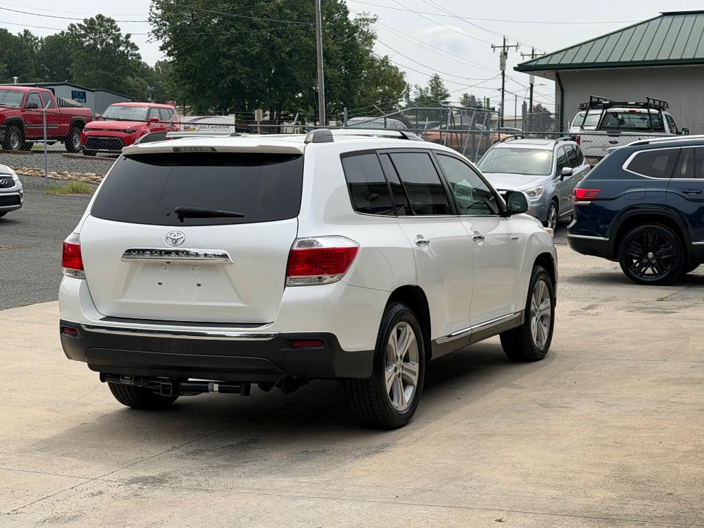 2013 Toyota Highlander - $10,500
