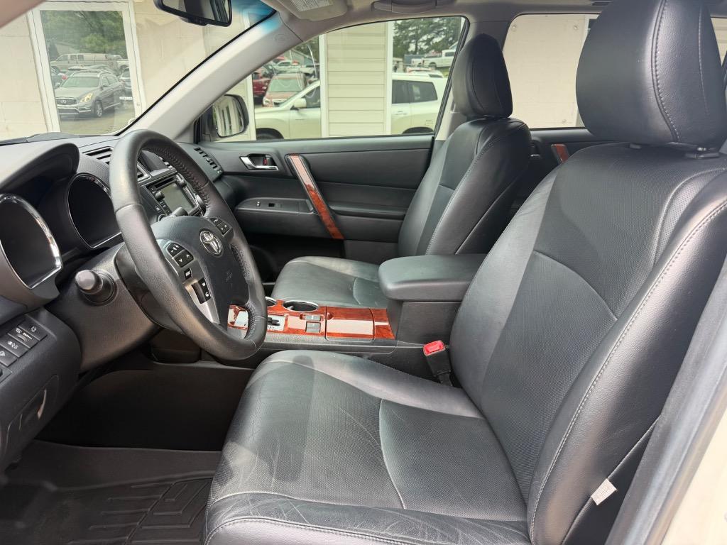 2013 Toyota Highlander - $10,500