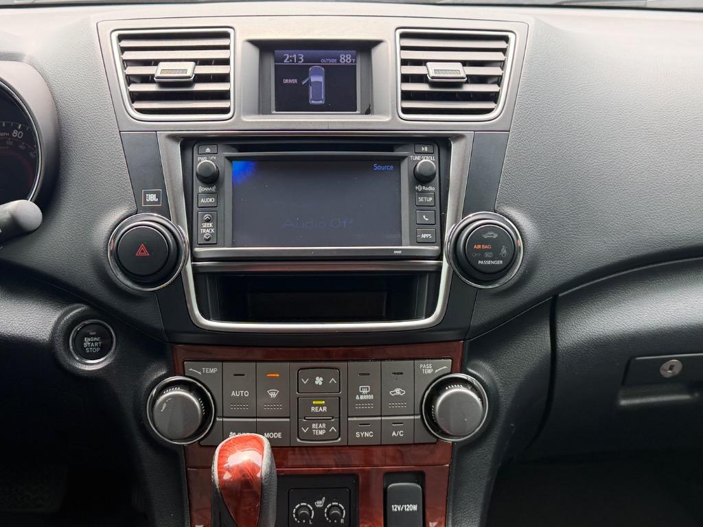 2013 Toyota Highlander - $10,500