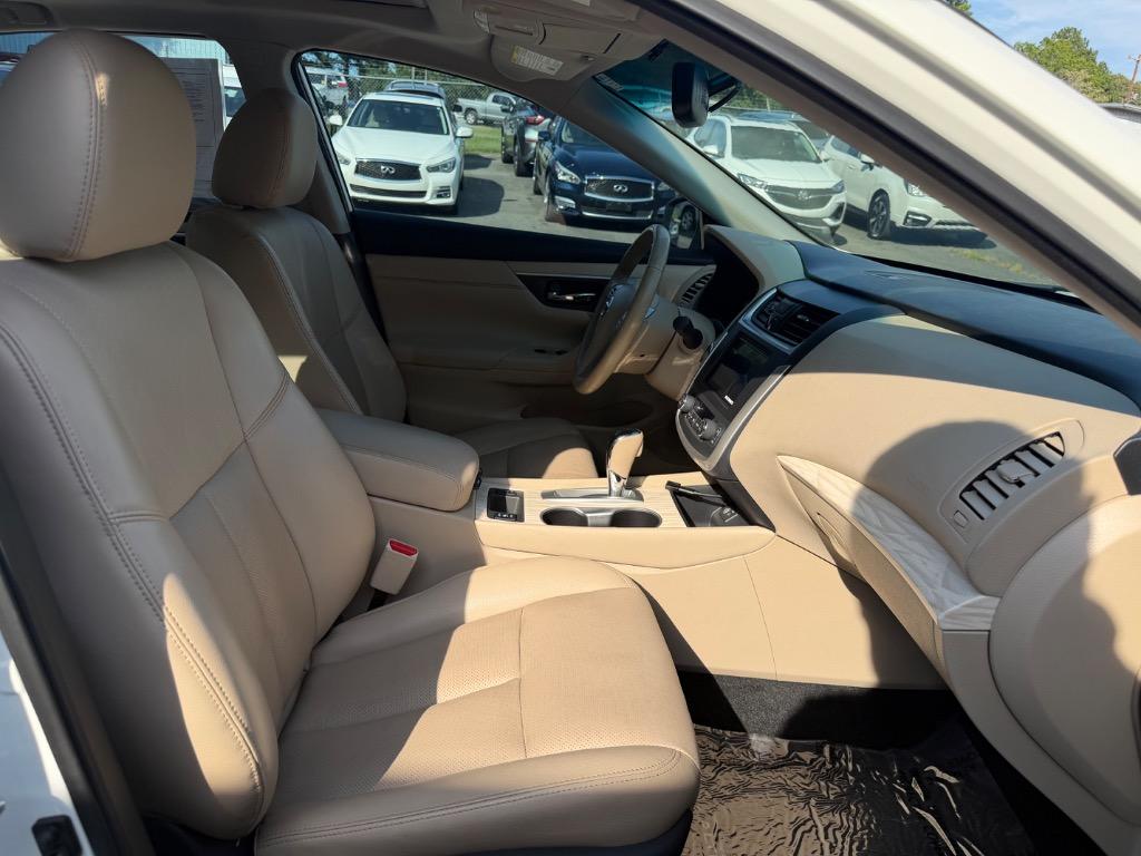2017 Nissan Altima - $10,555