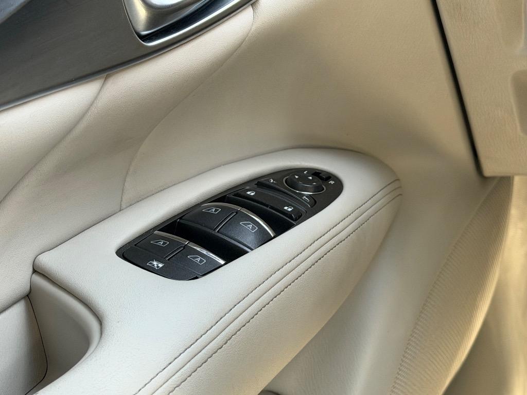 2015 INFINITI Q70 - $12,920