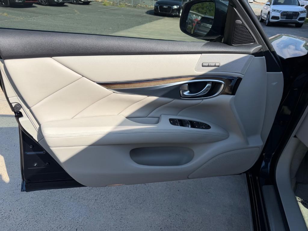 2015 INFINITI Q70 - $12,920