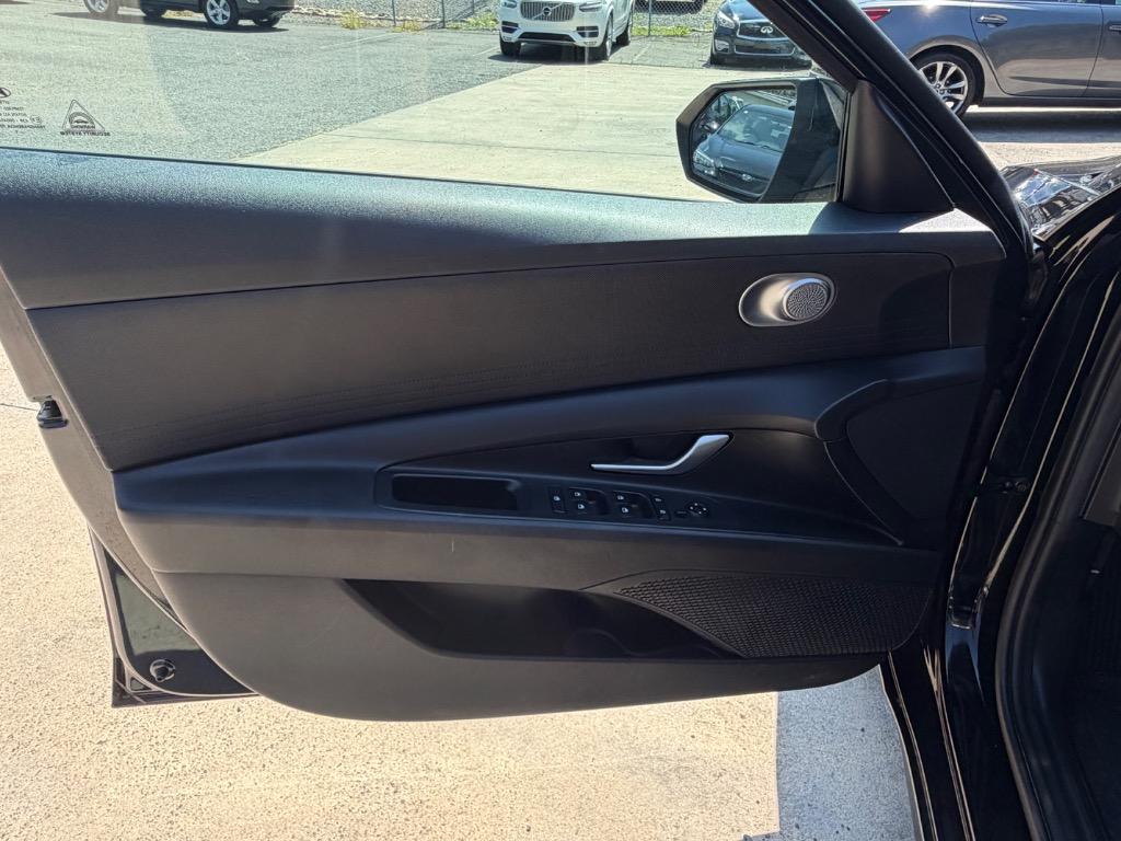 2022 Hyundai Elantra - $14,900
