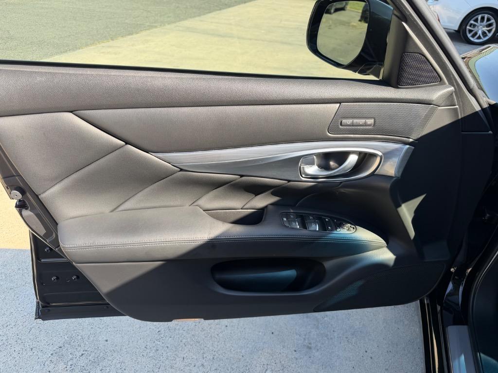 2017 INFINITI Q70 - $18,833