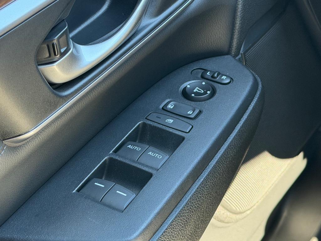 2017 Honda CR-V - $16,720