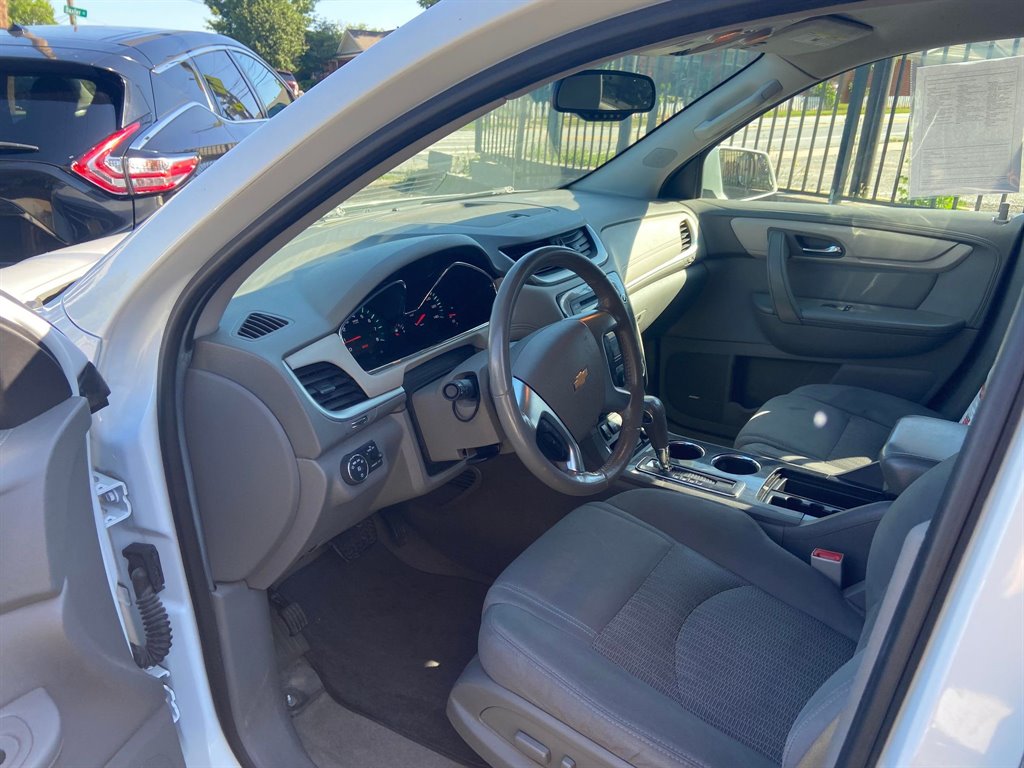 2016 Chevrolet Traverse LT photo