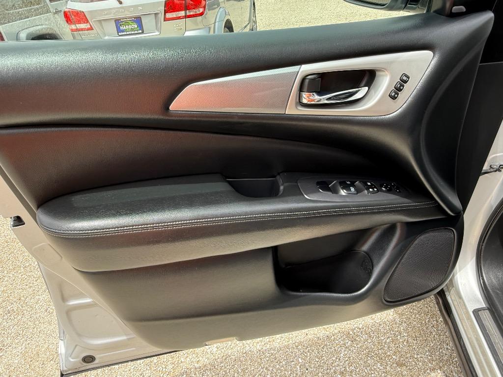 2020 Nissan Pathfinder SL photo