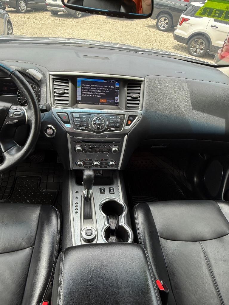 2020 Nissan Pathfinder SL photo