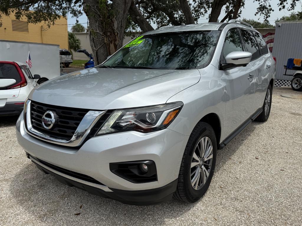 2020 Nissan Pathfinder SL photo