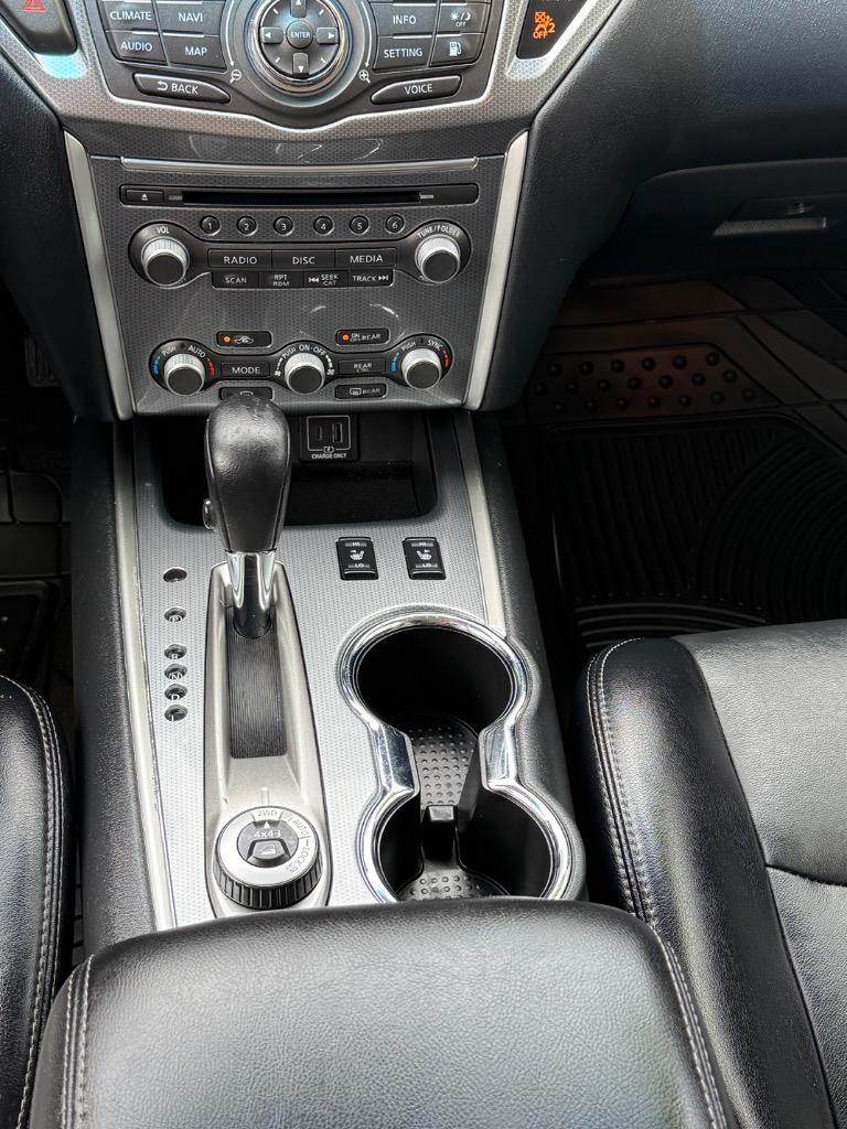 2020 Nissan Pathfinder SL photo