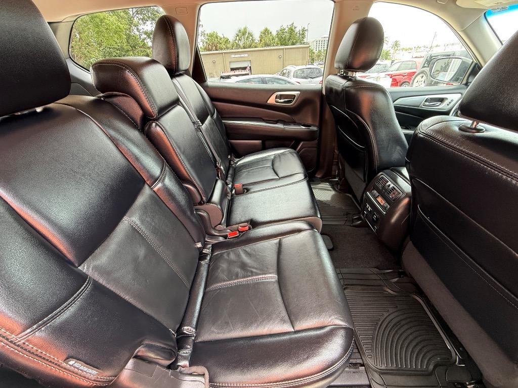 2020 Nissan Pathfinder SL photo