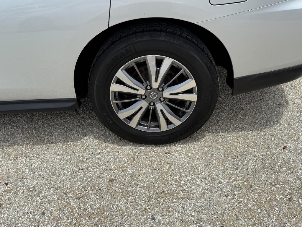 2020 Nissan Pathfinder SL photo