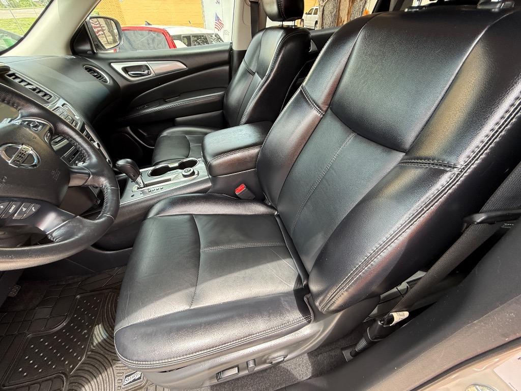 2020 Nissan Pathfinder SL photo