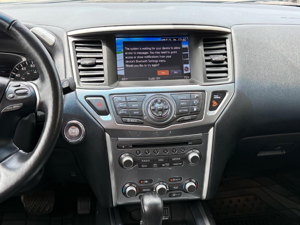 2020 Nissan Pathfinder SL photo