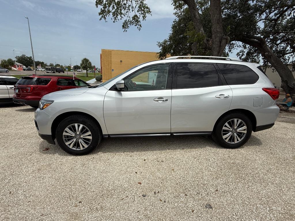 2020 Nissan Pathfinder SL photo