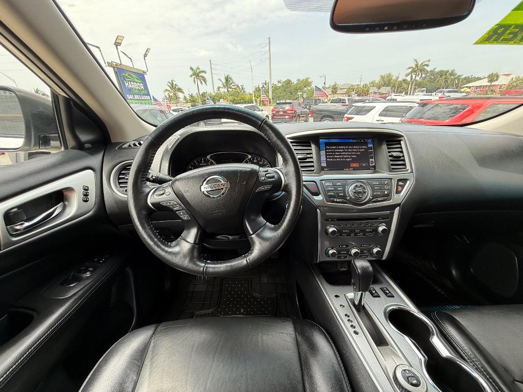 2020 Nissan Pathfinder SL photo