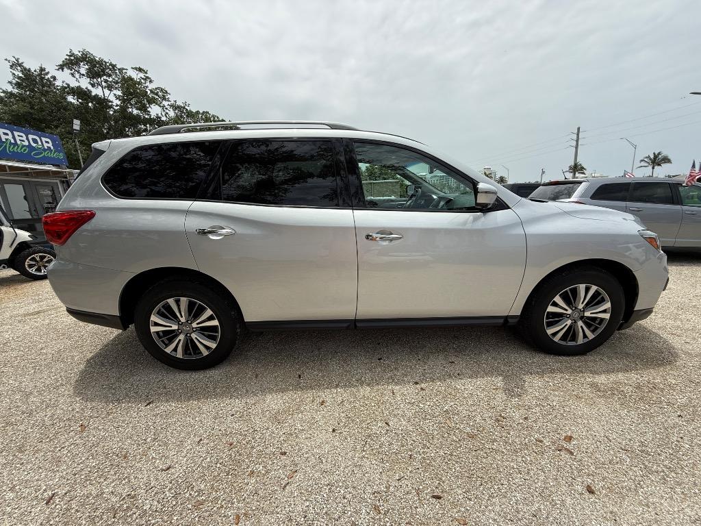 2020 Nissan Pathfinder SL photo