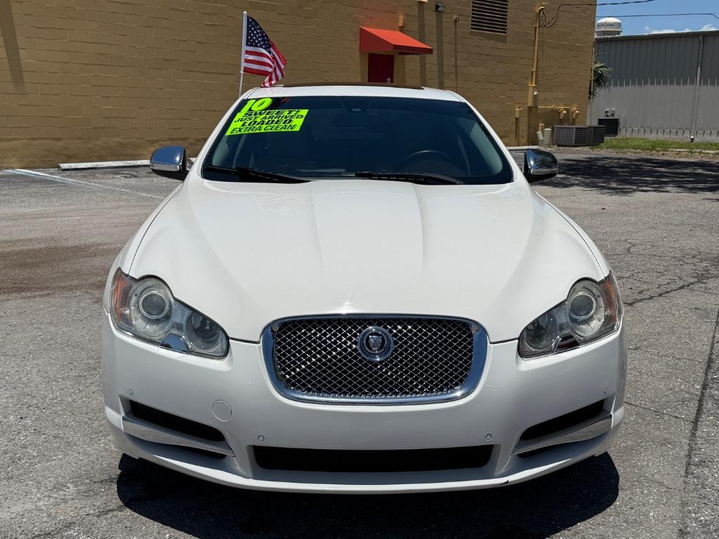 2010 Jaguar XF Luxury photo