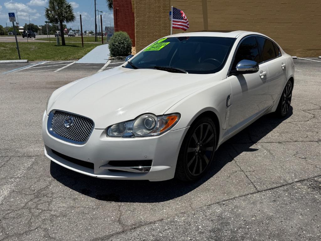 2010 Jaguar XF Luxury photo