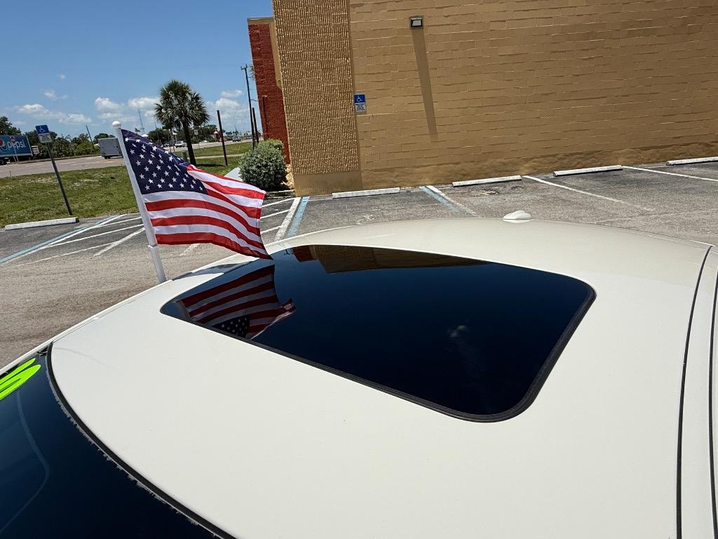 2010 Jaguar XF Luxury photo