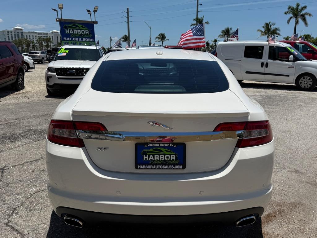 2010 Jaguar XF Luxury photo
