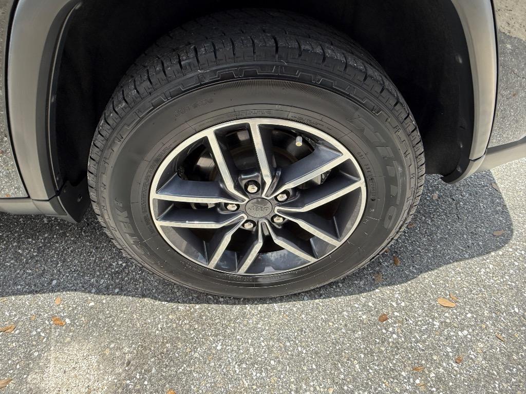 2019 Jeep Cherokee - $25,990