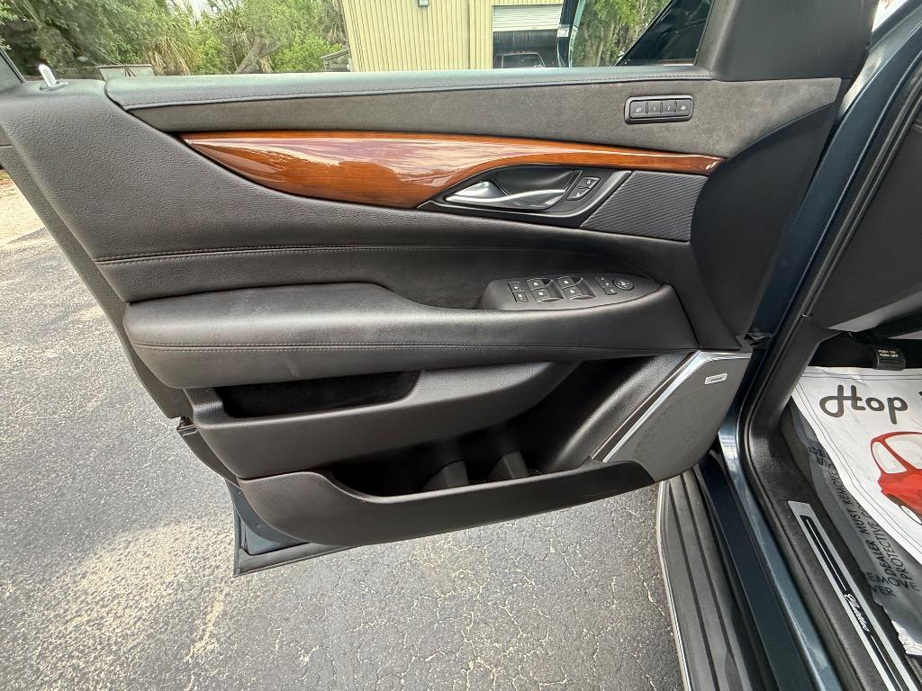 2019 Cadillac Escalade - $34,990