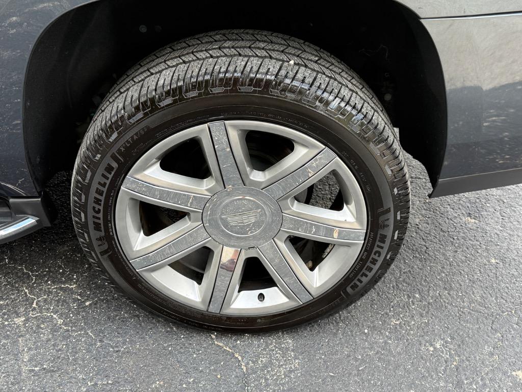 2019 Cadillac Escalade - $34,990