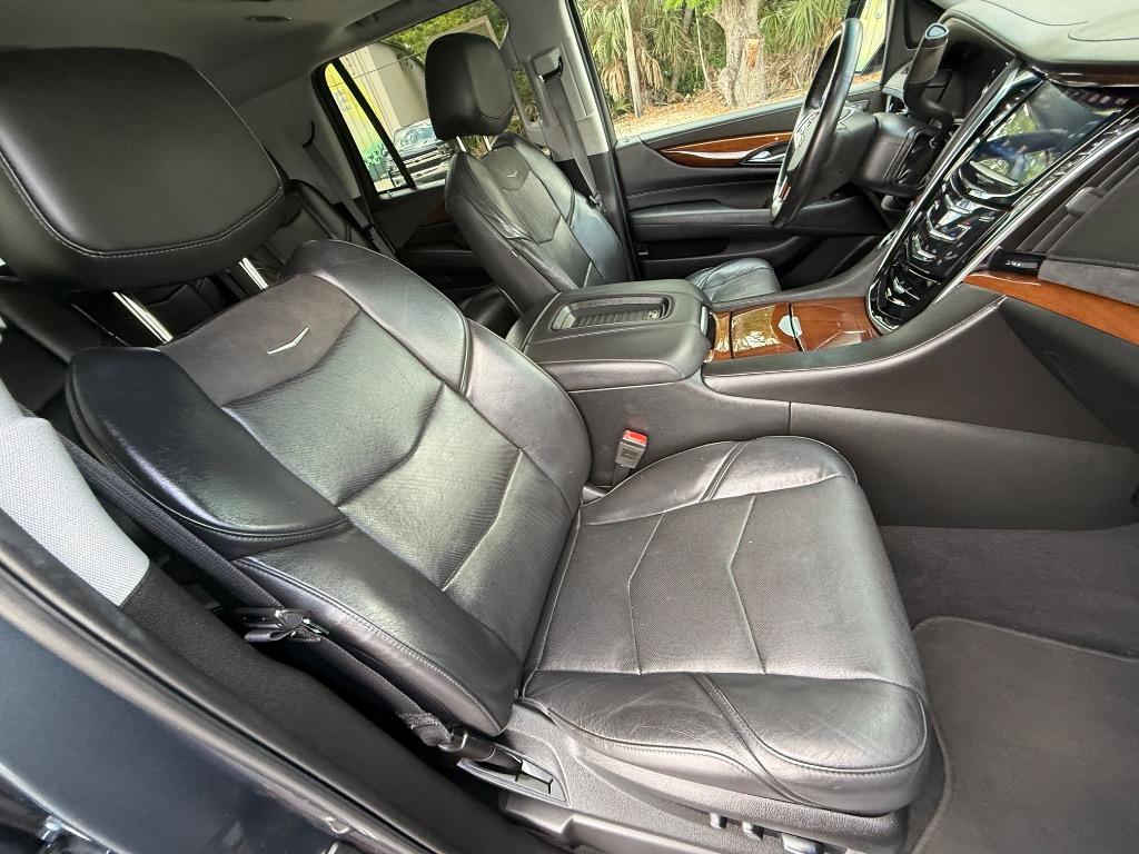 2019 Cadillac Escalade - $34,990