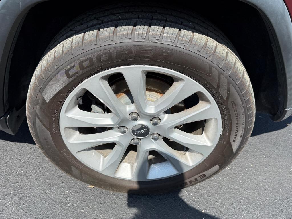 2017 Jeep Cherokee - $15,990
