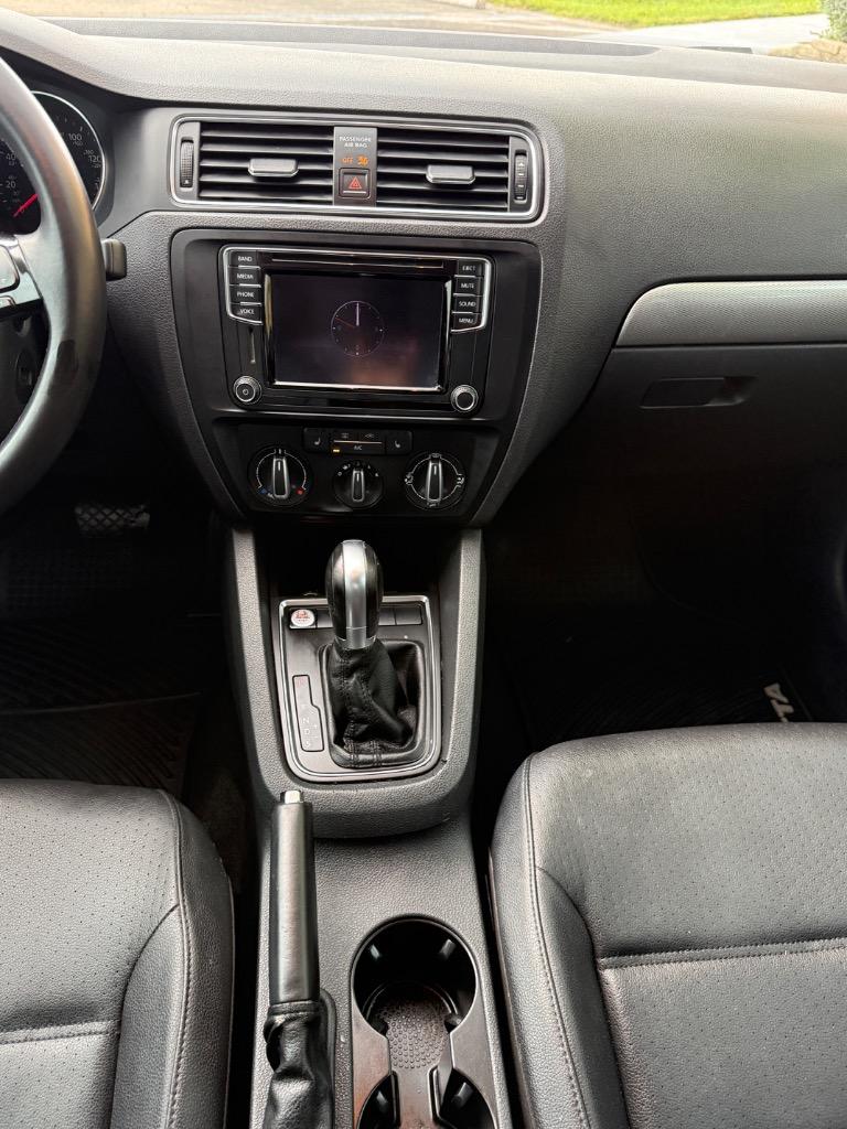 2017 Volkswagen Jetta - $10,990